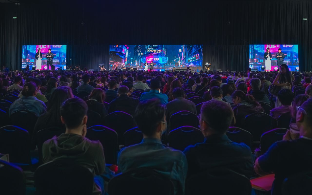 Thrive 2026: the room in glow